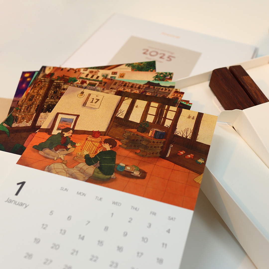 2025 Desk Calendar: A Year of Love and Warmth